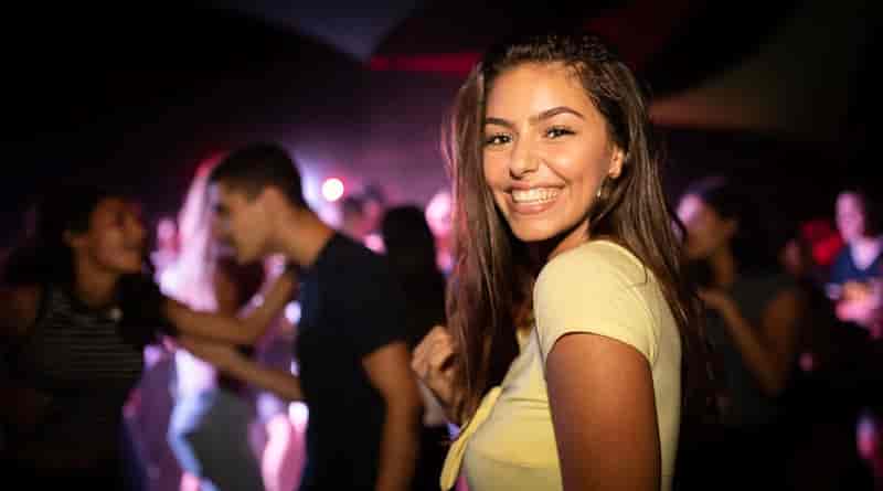 Jak zorganizować eleganckie przyjęcie koktajlowe?