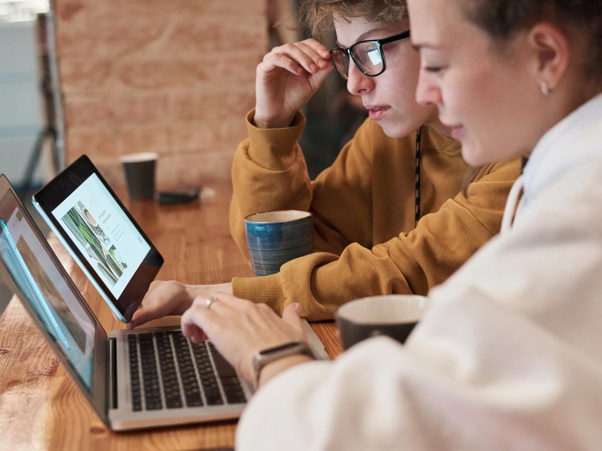 Jak nowoczesne platformy edukacyjne wpływają na rozwój kompetencji w IT